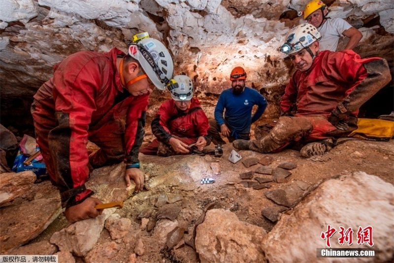 México: canoa de mais de 1.000 anos de idade é encontrada em caverna 