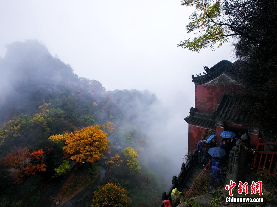 Hubei: Monte Wudang dá as boas-vindas ao outono