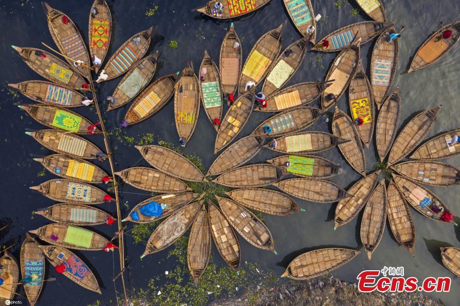 Bangladesh: barcos de madeira formam padrões florais