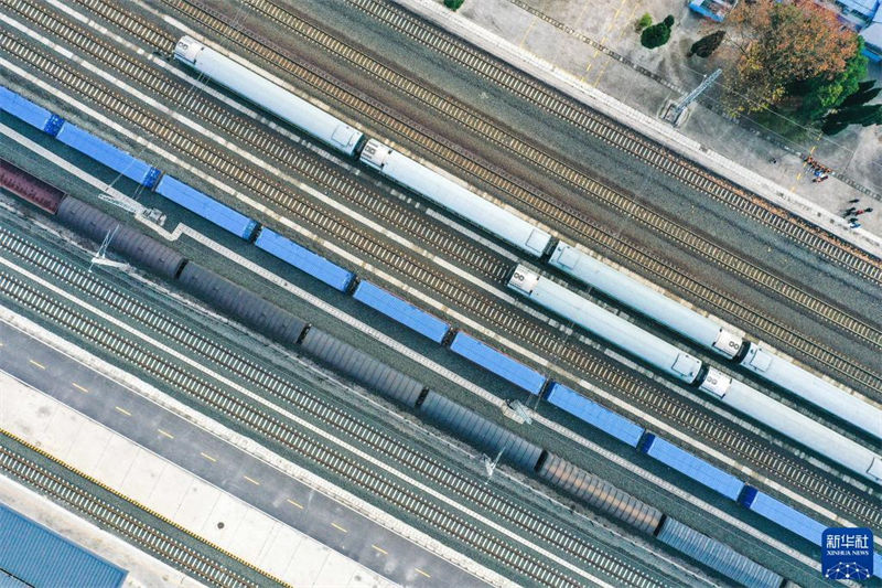 Guizhou, na China, lança seu primeiro serviço direto de trem de carga China-Europa