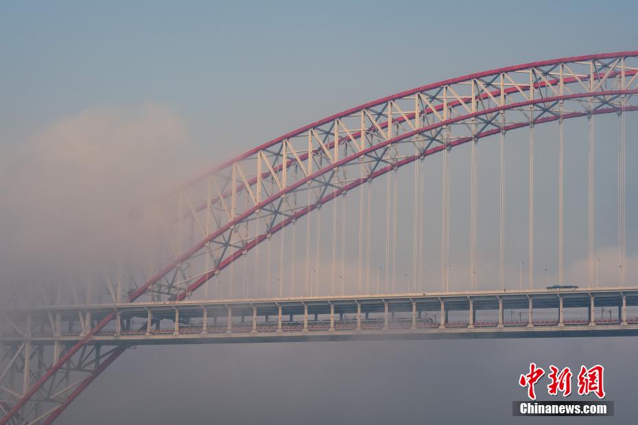 Galeria: Chongqing envolta pelo nevoeiro matinal