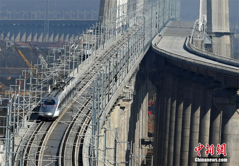 Ferrovia de alta velocidade Anqing-Jiujiang entra na fase de teste