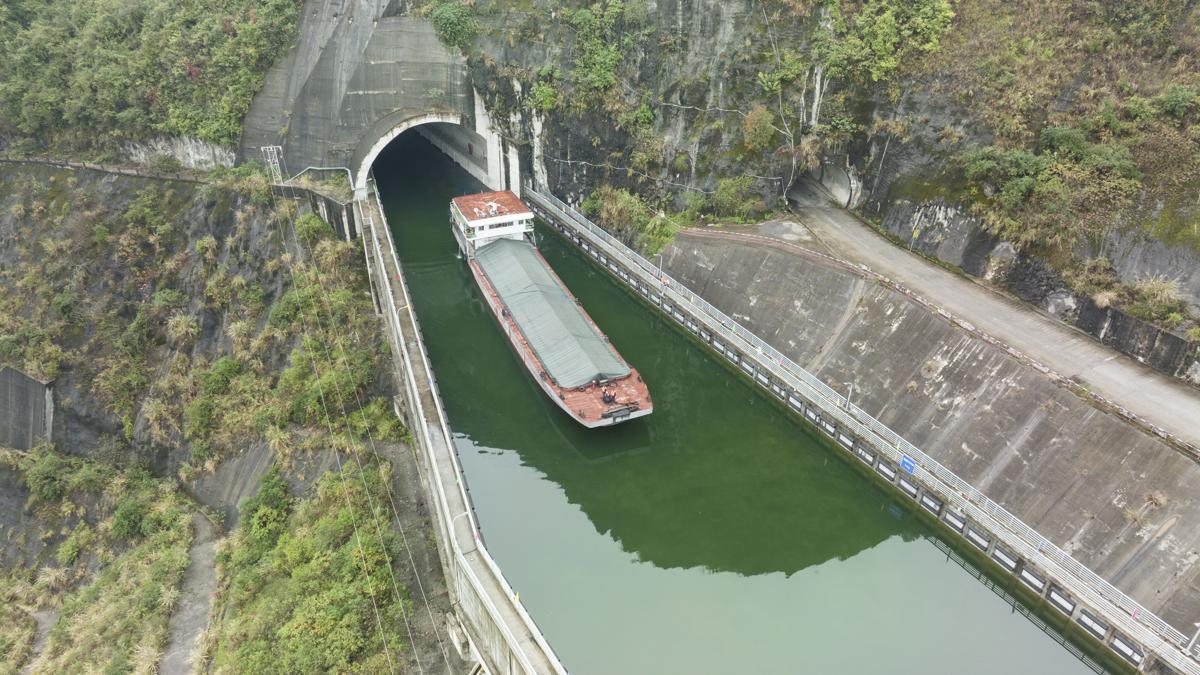 China: Guizhou realiza navegações por meio de sistema de elevação