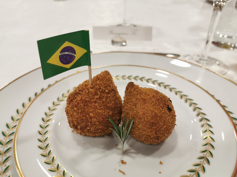 Embaixada brasileira em Beijing realiza atividade de degustação de petiscos de rua brasileiros