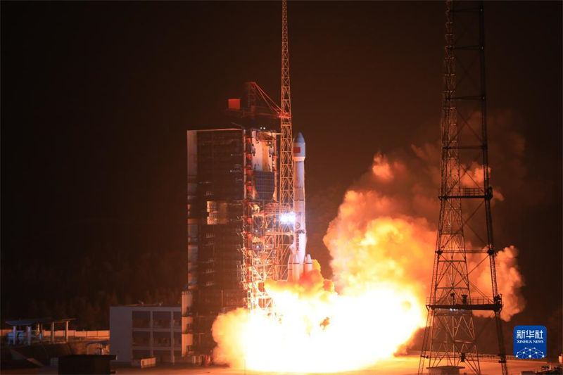 China lança novo satélite com sucesso