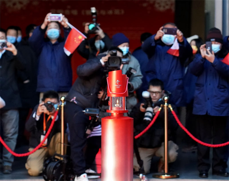 Chama olímpica dos Jogos de Inverno de Beijing 2022 chega ao Parque Shougang  