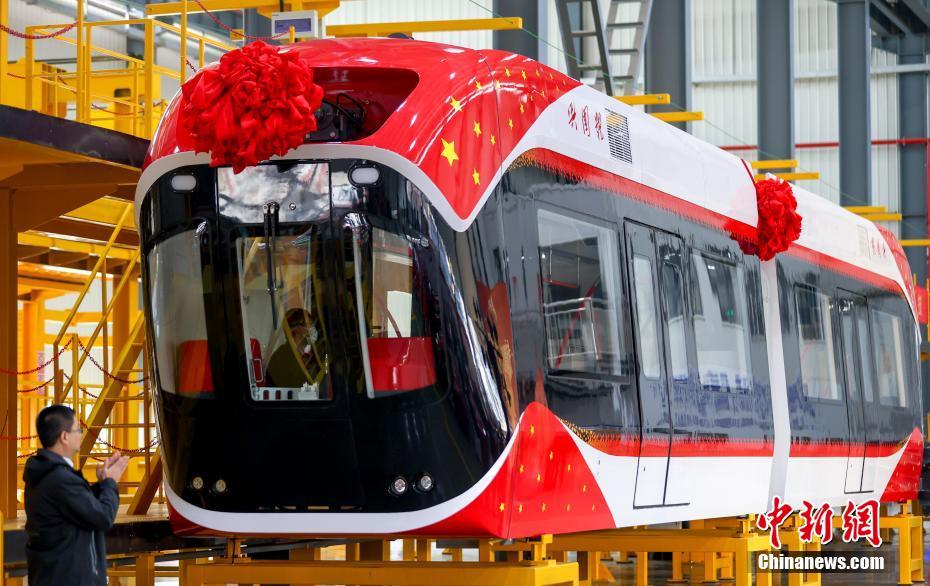 Primeiro trem maglev permanente da China entra em operação em Wuhan