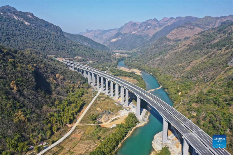 Construção da via expressa Guangzhou-Lianzhou está em andamento
