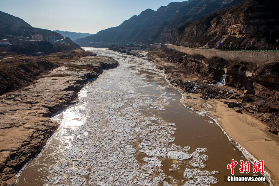 Galeria: cachoeira Hukou congela no rio Amarelo  