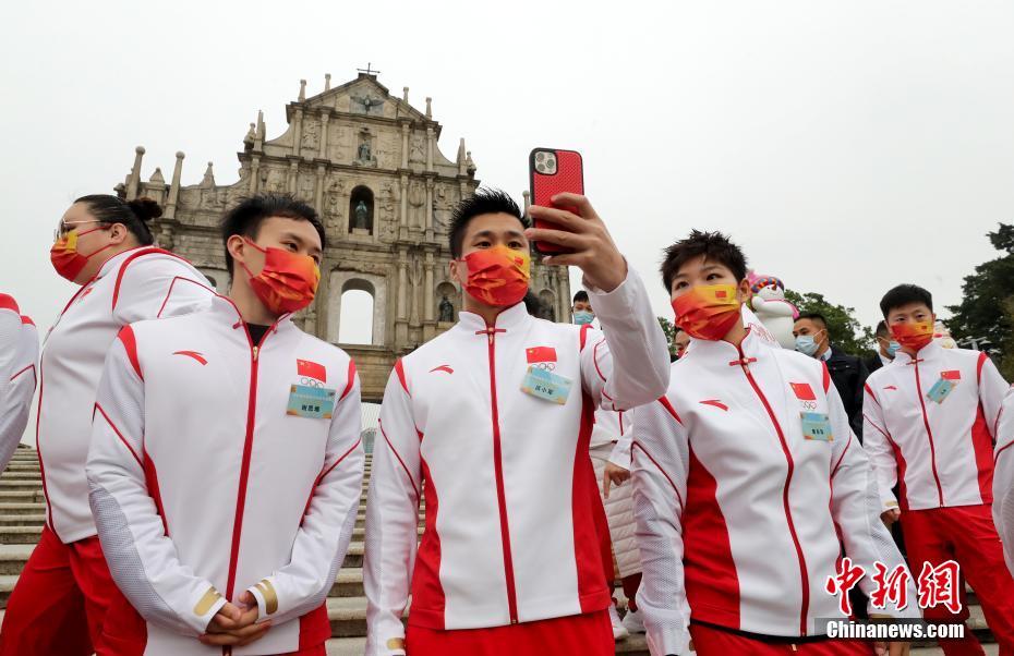 Delegação de atletas olímpicos do continente chinês visita Ruínas de São Paulo em Macau