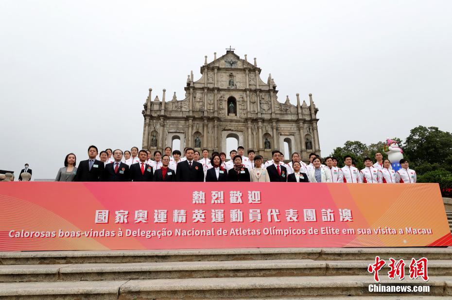 Delegação de atletas olímpicos do continente chinês visita Ruínas de São Paulo em Macau