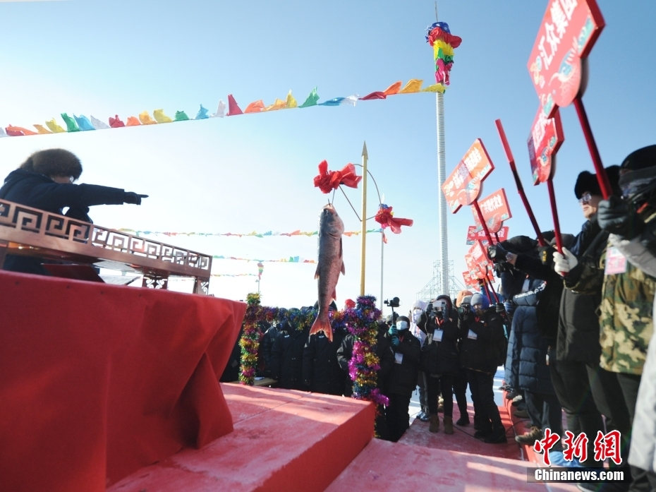 Jilin: época de pesca de inverno iniciada no Lago Chagan