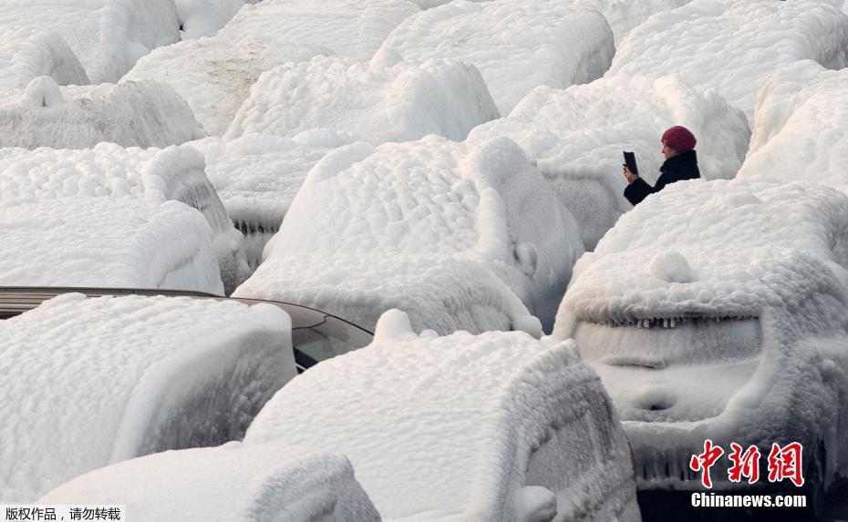 Navio cargueiro russo é afetado por condições climáticas extremas