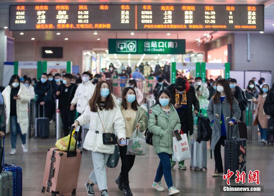 China: ferrovia atinge pico no retorno de passageiros no feriado de Ano Novo