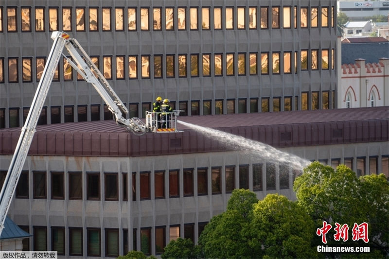 Pessoa é presa por incêndio no parlamento da África do Sul, diz ministro