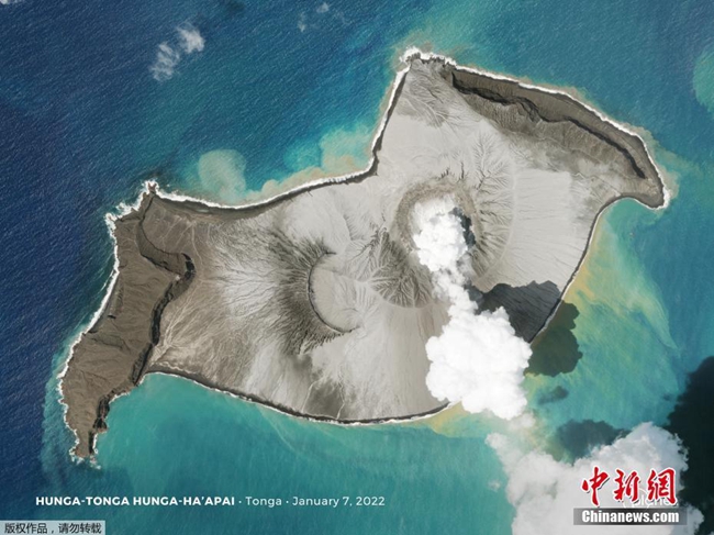 Erupção de vulcão submarino causa impacto significativo em Tonga