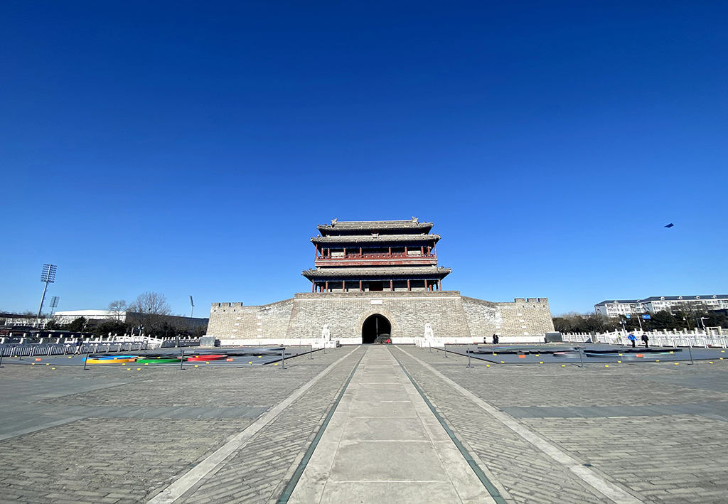 Emblemas dos Jogos Olímpicos e Paralímpicos de Inverno de Beijing são apresentados na Praça Yongdingmen