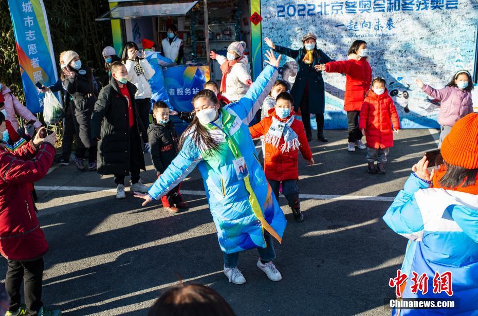 Jovens voluntários de Taiwan participam na organização das Olímpiadas de Inverno Beijing 2022