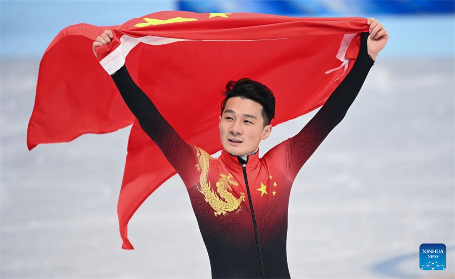 Beijing 2022: patinador chinês Ren Ziwei ganha ouro na patinação de velocidade de pista curta de 1000m masculino