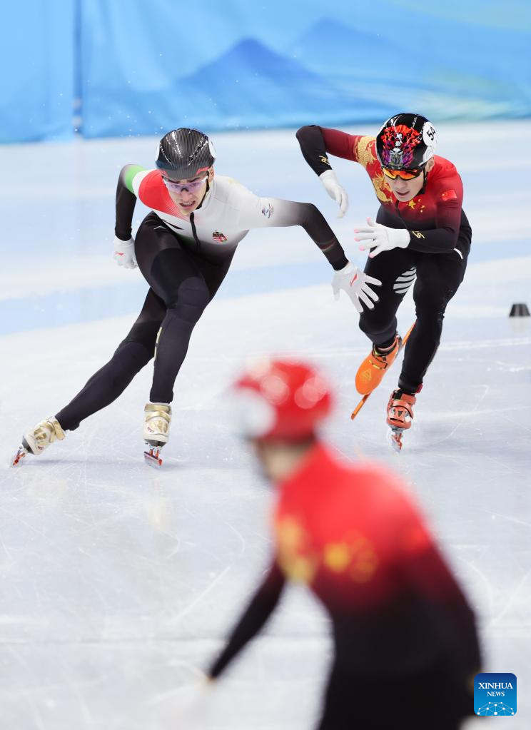 Beijing 2022: patinador chinês Ren Ziwei ganha ouro na patinação de velocidade de pista curta de 1000m masculino