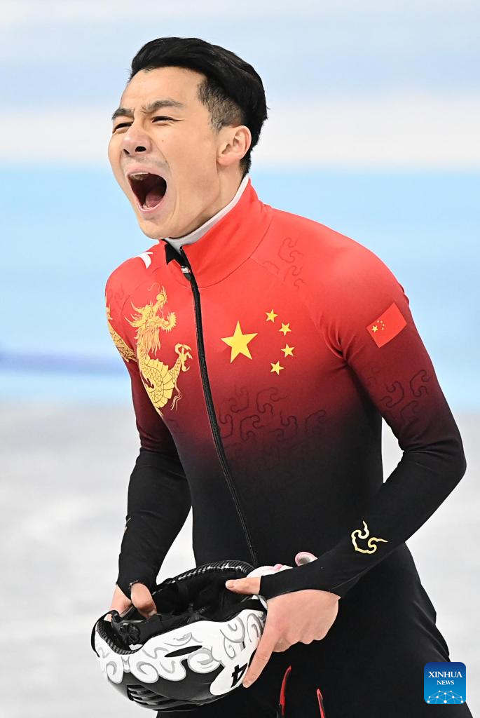 Beijing 2022: patinador chinês Ren Ziwei ganha ouro na patinação de velocidade de pista curta de 1000m masculino