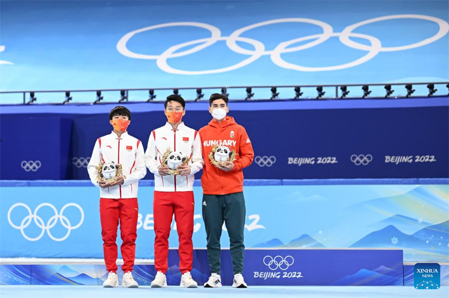 Beijing 2022: patinador chinês Ren Ziwei ganha ouro na patinação de velocidade de pista curta de 1000m masculino