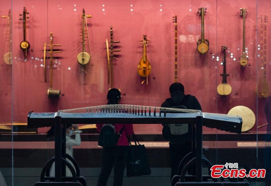 Exposição de artesanato tradicional chinês é inaugurada em Beijing