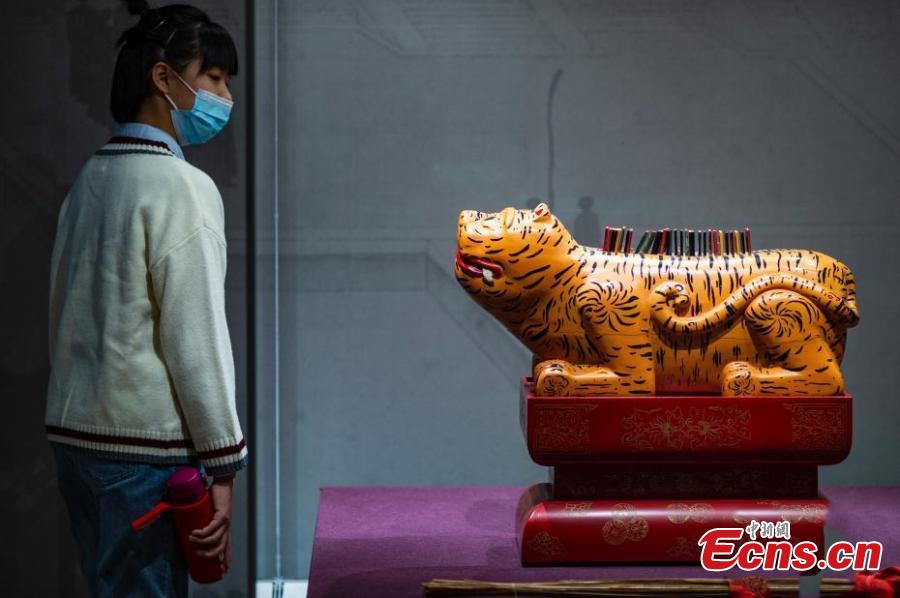 Exposição de artesanato tradicional chinês é inaugurada em Beijing