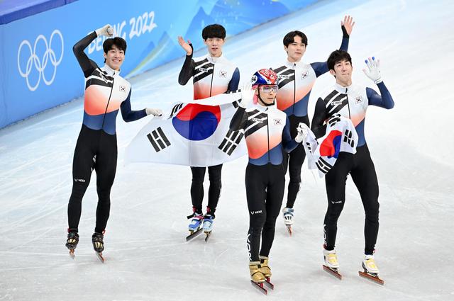 Canadá vence revezamento 5.000m masculino de patinação de velocidade em pista curta em Beijing 2022
