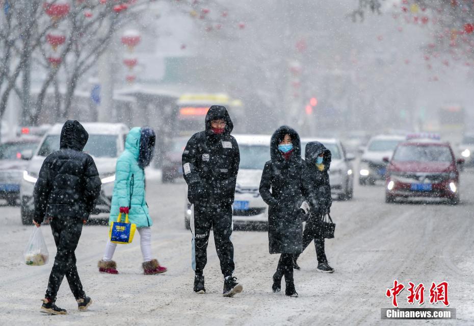 Xinjiang: queda de neve em Urumqi