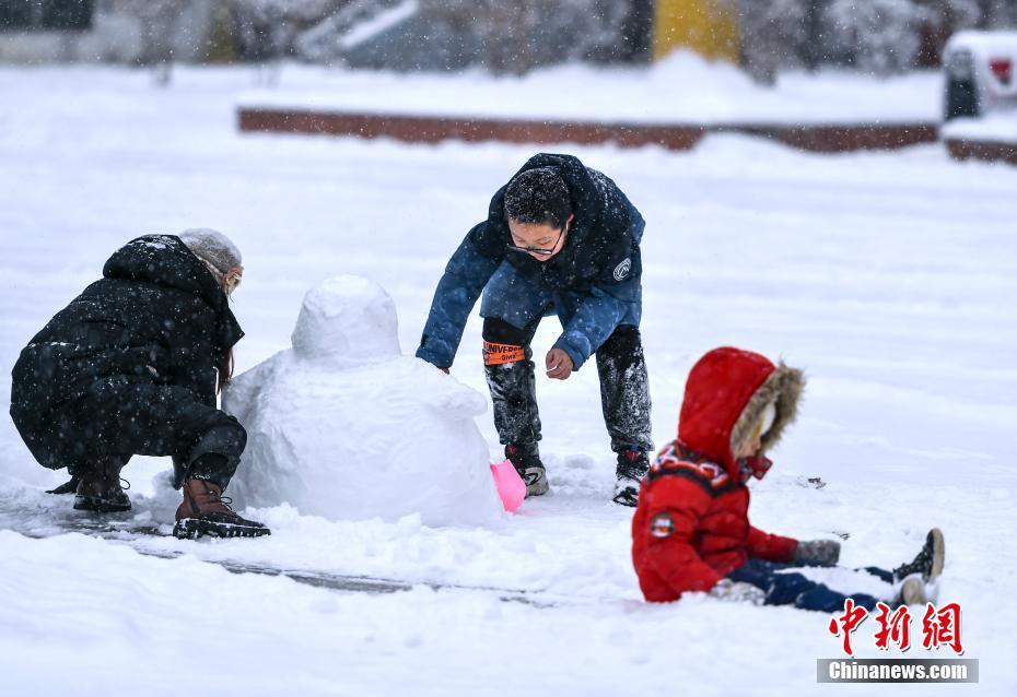 Xinjiang: queda de neve em Urumqi