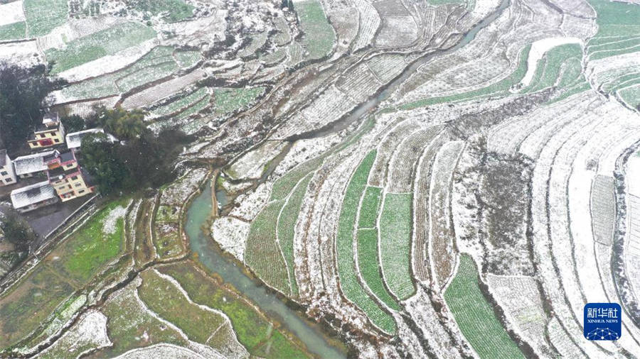 Sul da China recebe chuva e neve generalizada