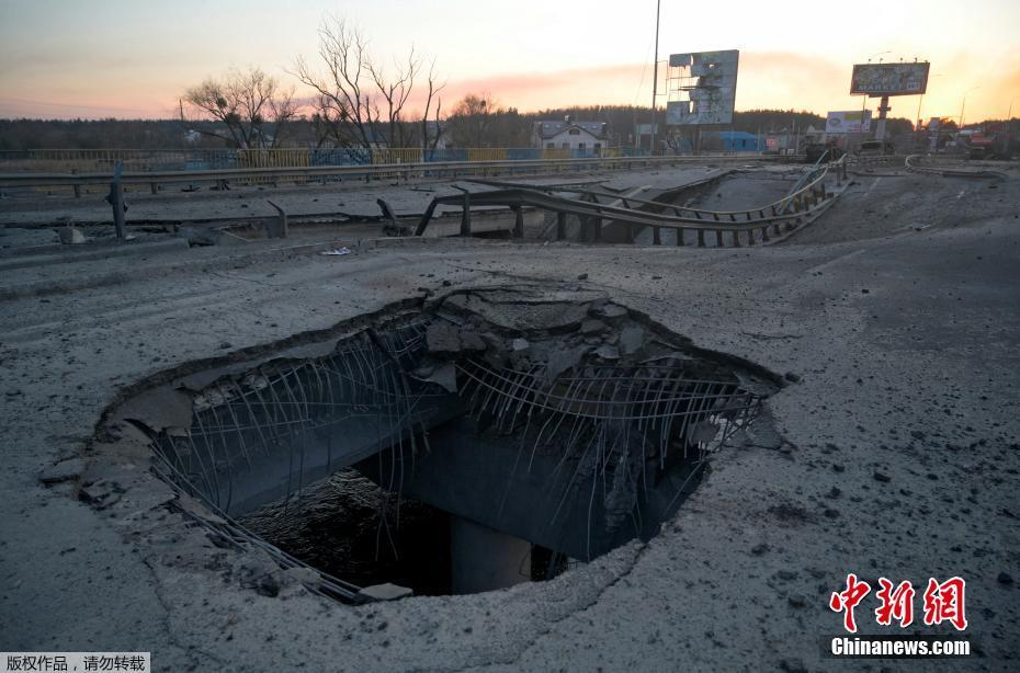 Pontes são destruídas em Kiev