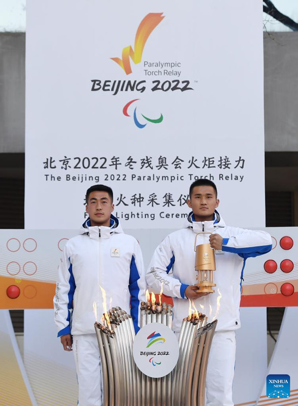 Beijing realiza revezamento da tocha paralímpica