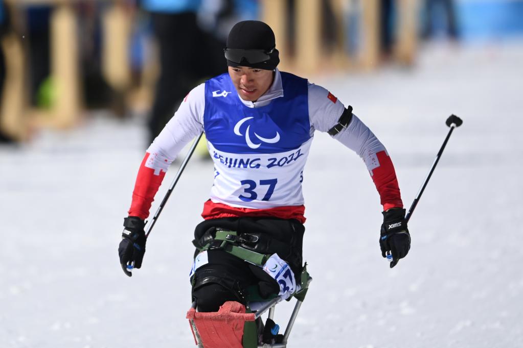 Liu Zixu conquista primeira medalha de ouro da China no biatlo nos Jogos Paralímpicos de Beijing 2022