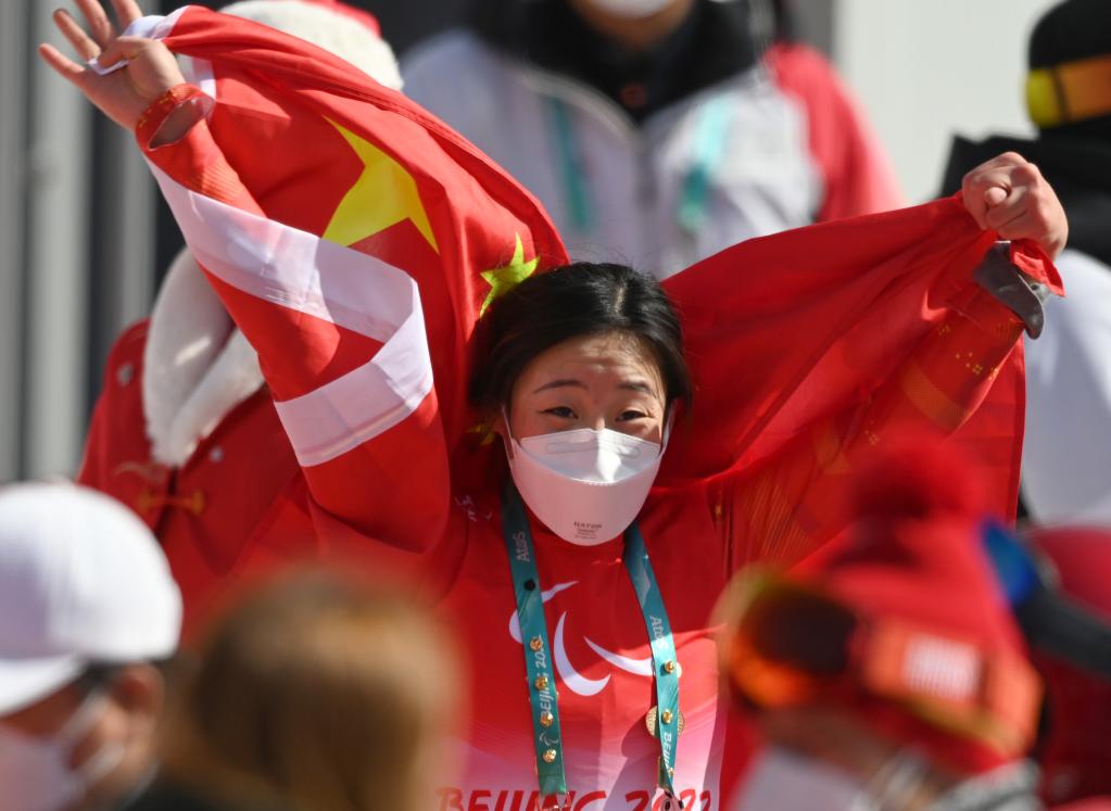 Zhang Mengqiu conquista primeiro ouro de esqui alpino da China nos Jogos Paralímpicos de Inverno 2022