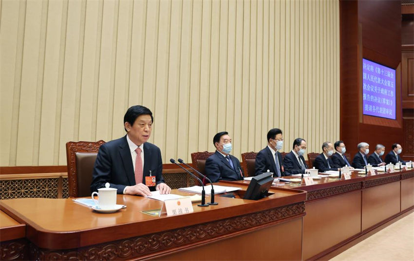 Presidium da sessão legislativa anual da China realiza 2ª reunião