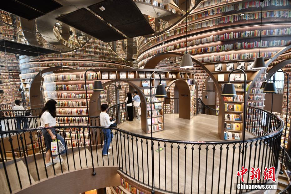 Galeria: Livraria Zhongshuge atrai visitantes com seu design exclusivo