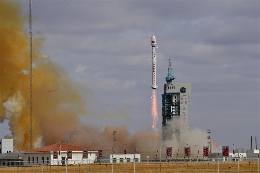 China lança novo satélite com sucesso