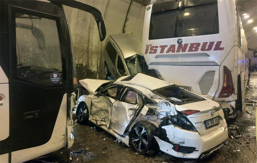 Dezenas de pessoas ficam feridas em túnel no noroeste da Turquia