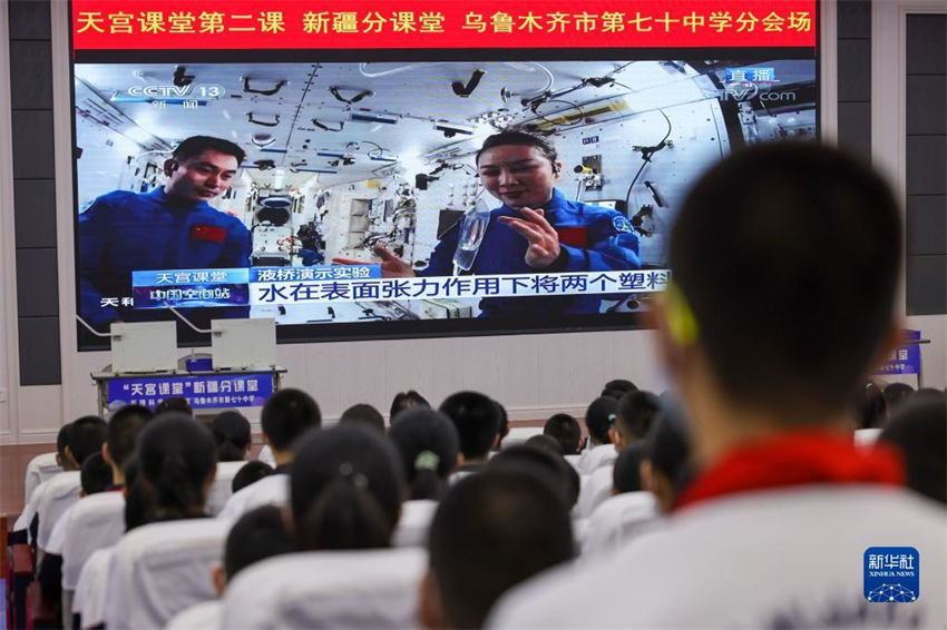 Astronautas chineses dão segunda aula em estação espacial