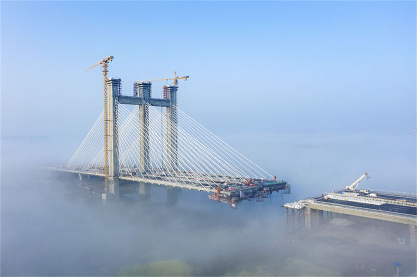 Nuvens envolvem ponte em Anhui