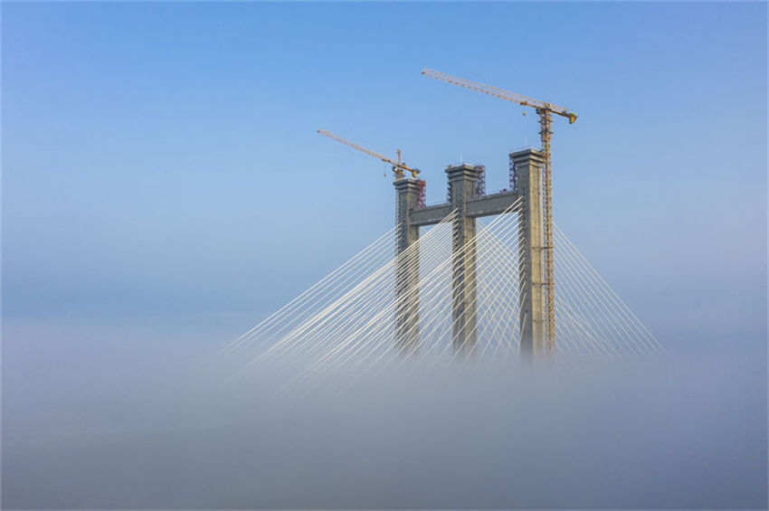 Nuvens envolvem ponte em Anhui