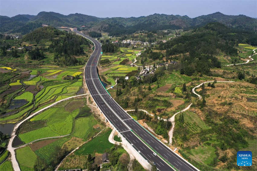 Construção da linha principal da rodovia Guiyang-Huangping entra na fase final