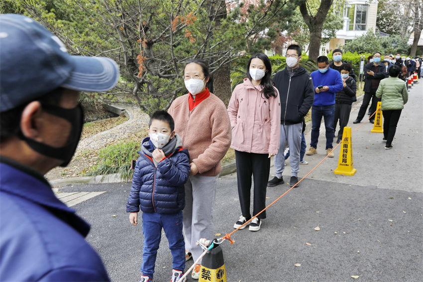 Shanghai protege subsistência dos residentes sob gerenciamento de fechamento 