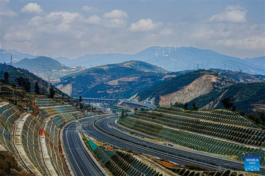 Nova via expressa Chuxiong-Dali foi aberta ao tráfego em Yunnan