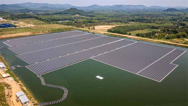 Tailândia: projeto solar flutuante na província de Rayong é construído com apoio da Huawei