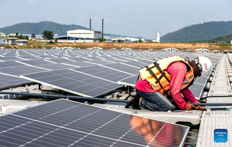 Tailândia: projeto solar flutuante na província de Rayong é construído com apoio da Huawei