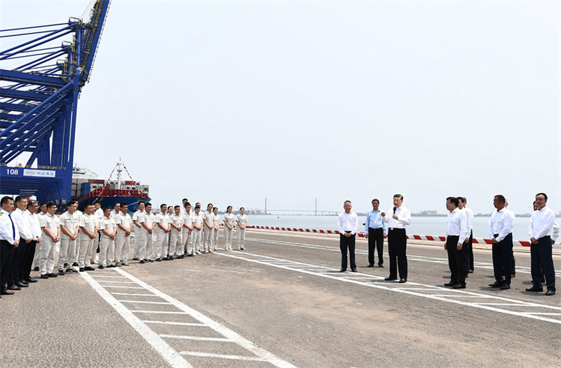 Xi Jinping inspeciona zona de desenvolvimento econômico na Província de Hainan