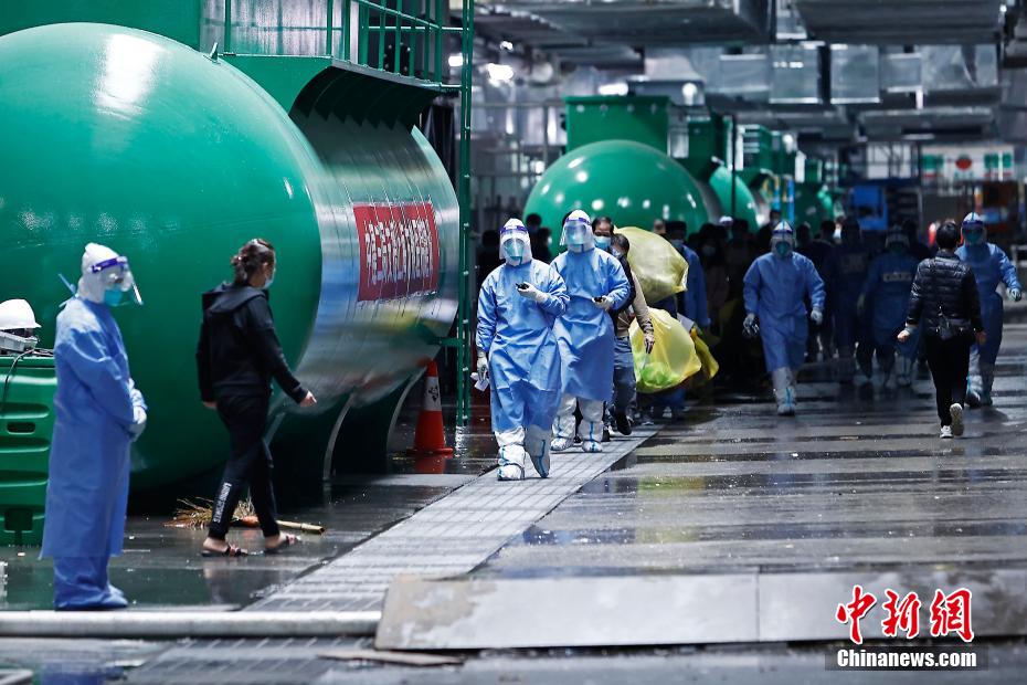 Primeiros 322 pacientes recebem alta do hospital de campanha do Centro Nacional de Exposições de Shanghai